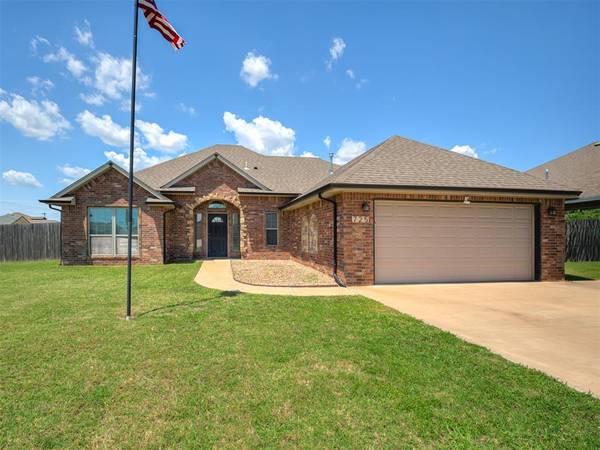 725 SW 12th ST, Moore, OK 73160