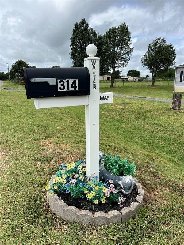 314 Walter WAY, Anadarko, OK 73005