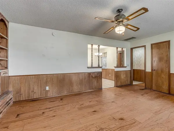 402 Vickie DR, Yukon, OK 73099