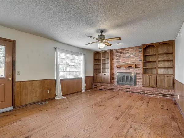 402 Vickie DR, Yukon, OK 73099
