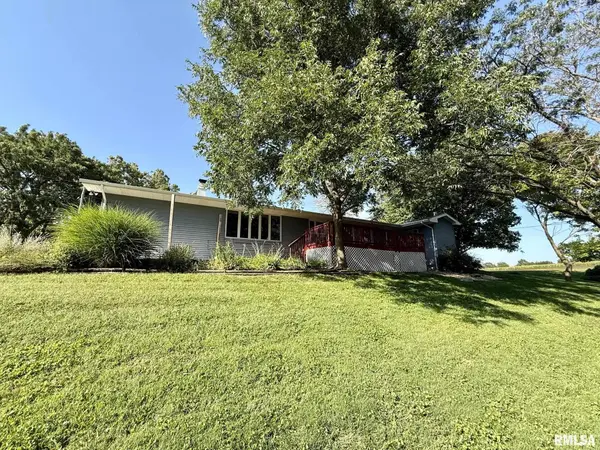 165 BIRCH LN, Petersburg, IL 62675