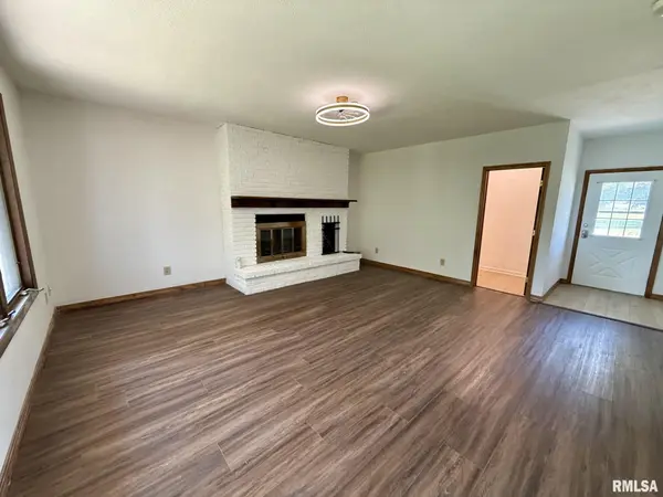 165 BIRCH LN, Petersburg, IL 62675