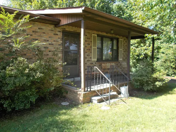 1103 W Railroad St, Dickson, TN 37055