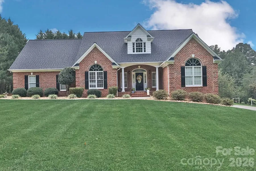 531 Westbrook ST, Jonesville, NC 28642