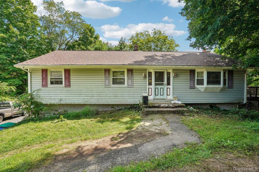 14 Helms Hill RD, Washingtonville, NY 10992