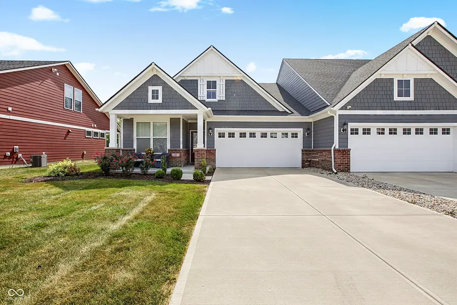 825 Stone Trace CT, Avon, IN 46123