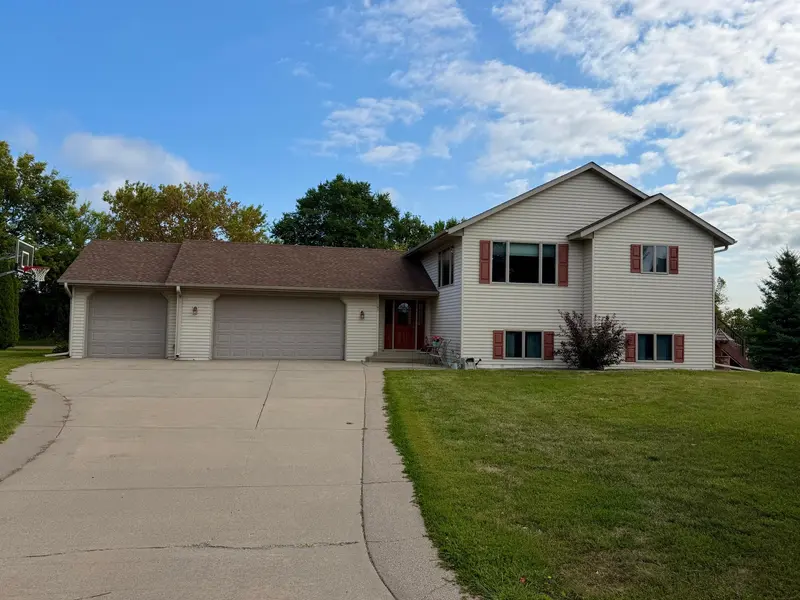 105 Cedar CT, Maple Lake, MN 55358