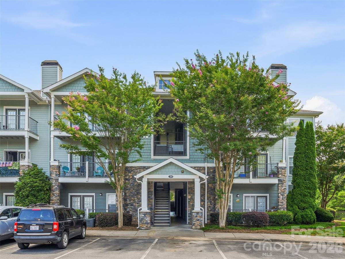 200 Vista Lake DR #301, Candler, NC 28715