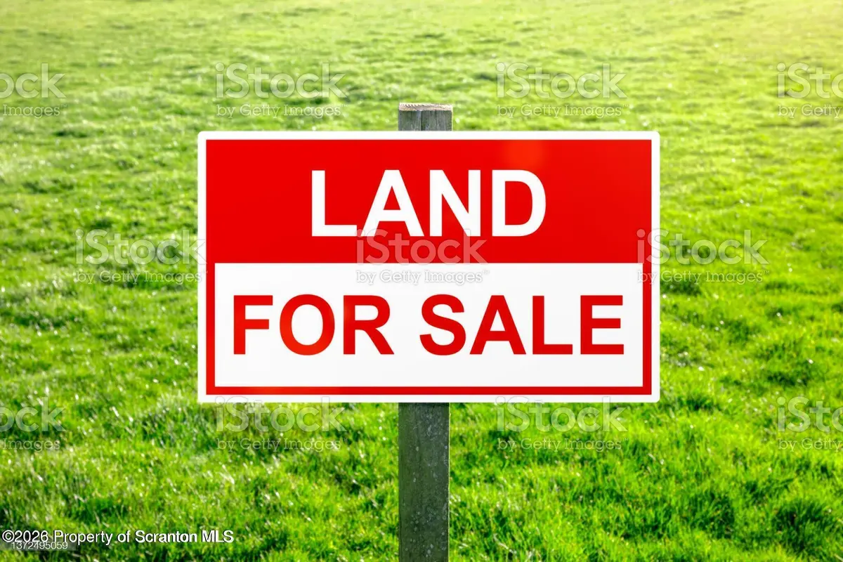 29 Pierce RD, Carbondale, PA 18407
