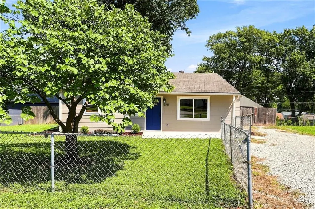 2141 Normandy LN, Kansas City, KS 66106