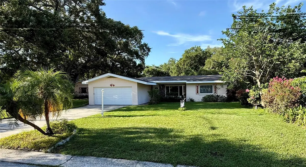 918 BAY BREEZE TER, Largo, FL 33770