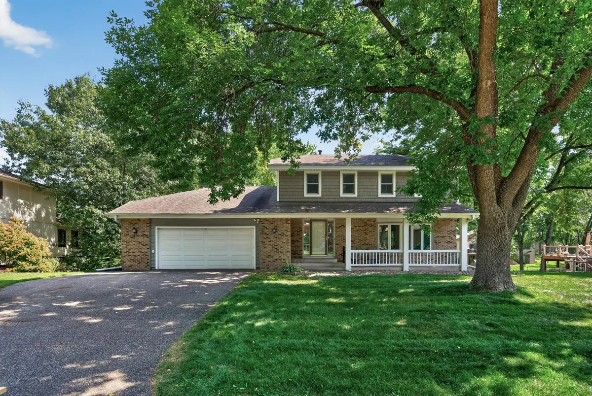 10141 Laurel DR, Eden Prairie, MN 55347