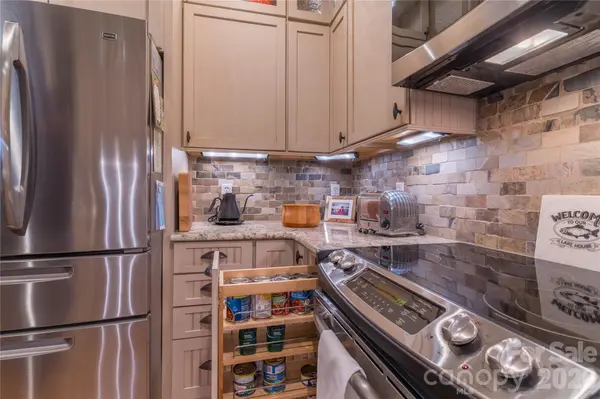 1113 Torrence CIR, Davidson, NC 28036