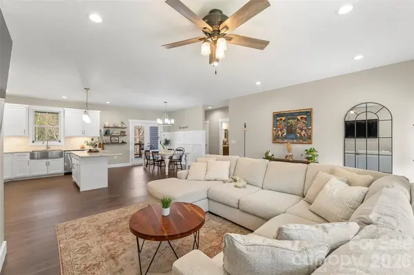 126 Doe Path CIR, Hudson, NC 28638