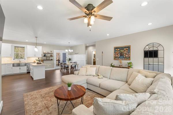 126 Doe Path CIR, Hudson, NC 28638