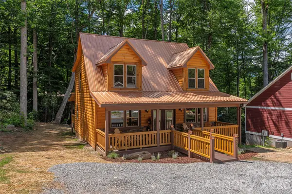 484 Twinbrook LN, Maggie Valley, NC 28751