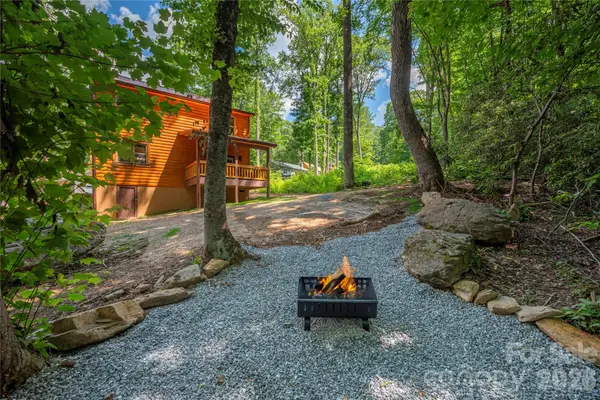 484 Twinbrook LN, Maggie Valley, NC 28751