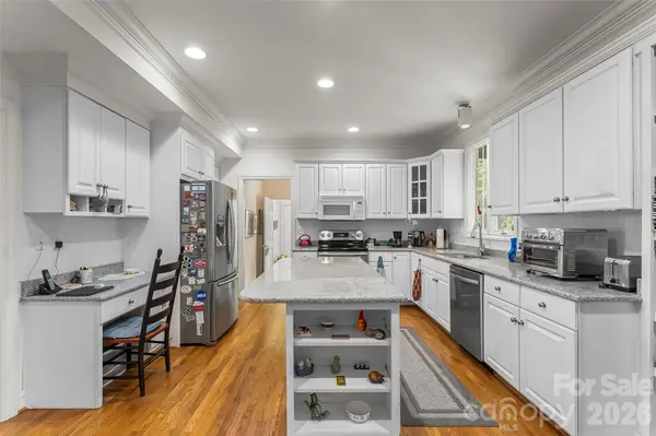 6 Southbrook DR, Fletcher, NC 28732