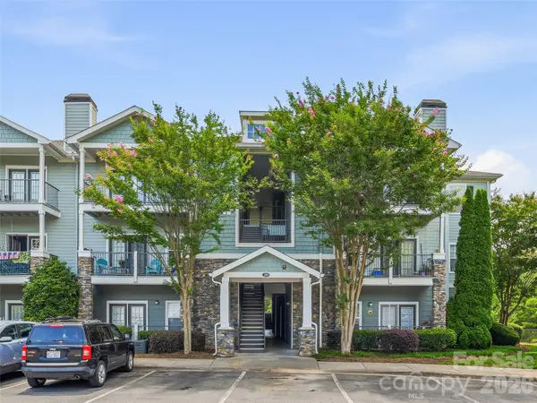 200 Vista Lake DR #301, Candler, NC 28715
