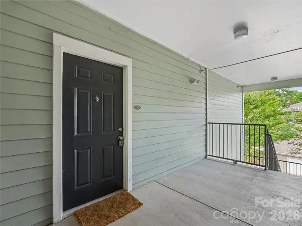 200 Vista Lake DR #301, Candler, NC 28715