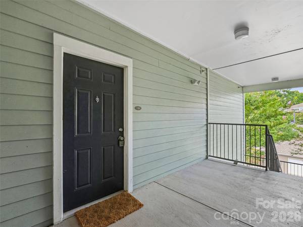 200 Vista Lake DR #301, Candler, NC 28715