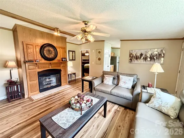 236 Riverwind DR, Hendersonville, NC 28739