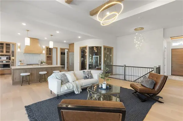 9410 Deer Run ST, Lenexa, KS 66220