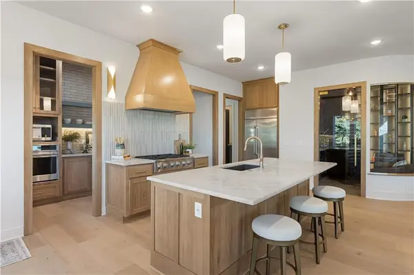 9410 Deer Run ST, Lenexa, KS 66220