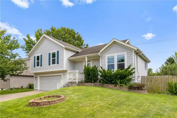 1045 E PUMPKIN RIDGE ST, Gardner, KS 66030