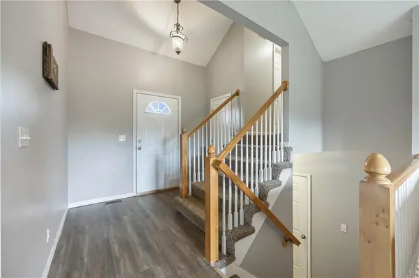 1045 E PUMPKIN RIDGE ST, Gardner, KS 66030