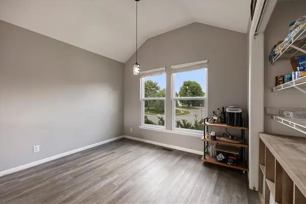 1045 E PUMPKIN RIDGE ST, Gardner, KS 66030