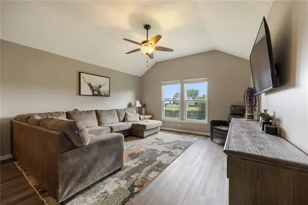 1045 E PUMPKIN RIDGE ST, Gardner, KS 66030