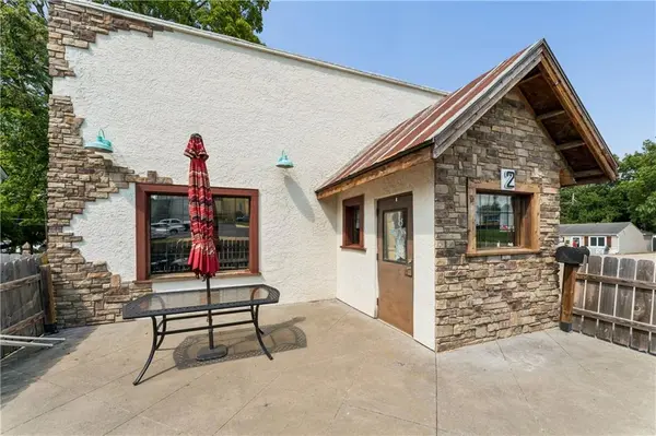2 W Piankashaw ST, Paola, KS 66071
