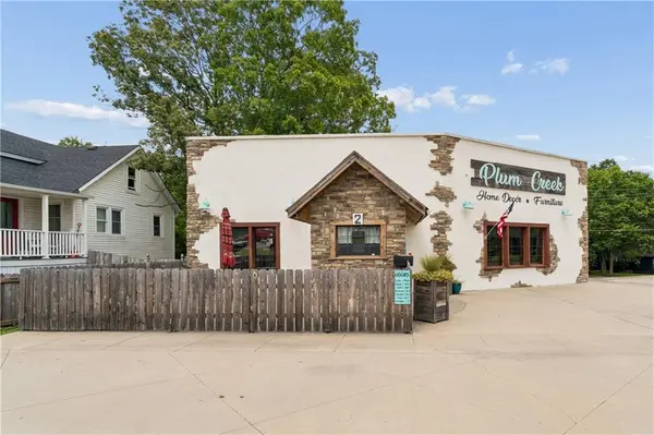 2 W Piankashaw ST, Paola, KS 66071