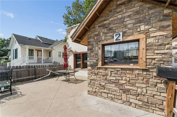 2 W Piankashaw ST, Paola, KS 66071