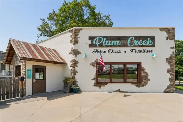 2 W Piankashaw ST, Paola, KS 66071