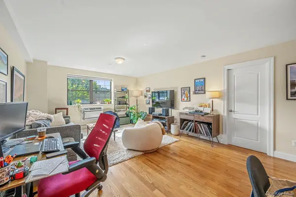 28-29 35th ST, Astoria, NY 11103