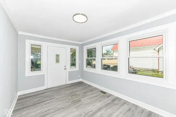 1612 N B ST, Elwood, IN 46036