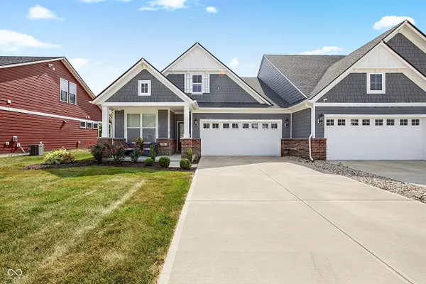 825 Stone Trace CT, Avon, IN 46123