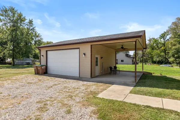 2115 Irwin DR, Columbus, IN 47201
