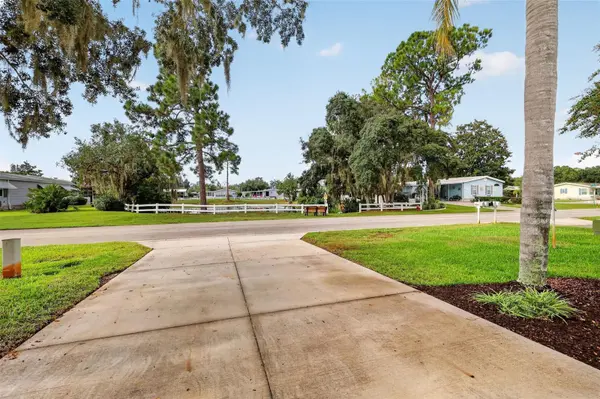 3318 WEKIVA RD, Tavares, FL 32778