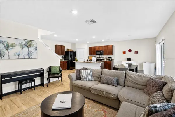 8219 BILSTON VILLAGE LN, Gibsonton, FL 33534