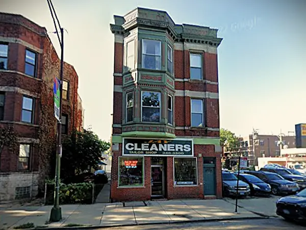 1953 W Roscoe ST, Chicago, IL 60657