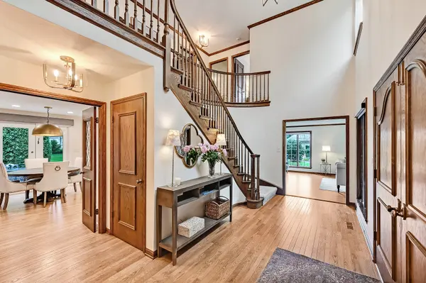 5 Regent CT, Burr Ridge, IL 60527