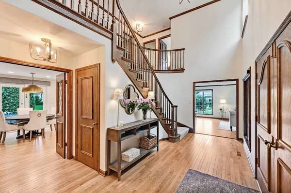 5 Regent CT, Burr Ridge, IL 60527