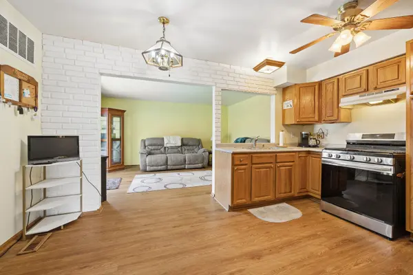 120 Olympic DR, Bolingbrook, IL 60440