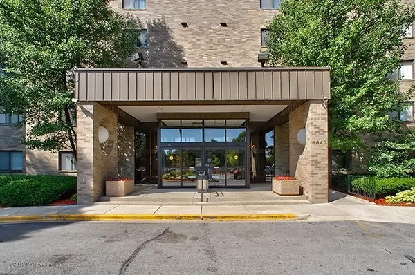 6340 Americana DR #310, Willowbrook, IL 60527
