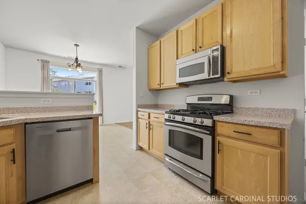 392 Bluegrass Pkwy, Oswego, IL 60543