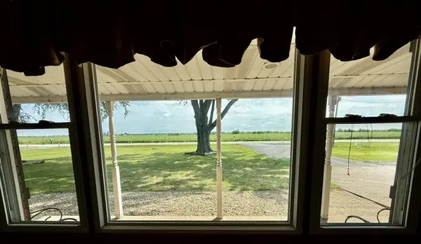 908 N County Road 800E, Tuscola, IL 61953