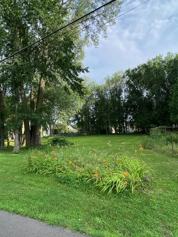 954 15th Ave SE, Forest Lake, MN 55025